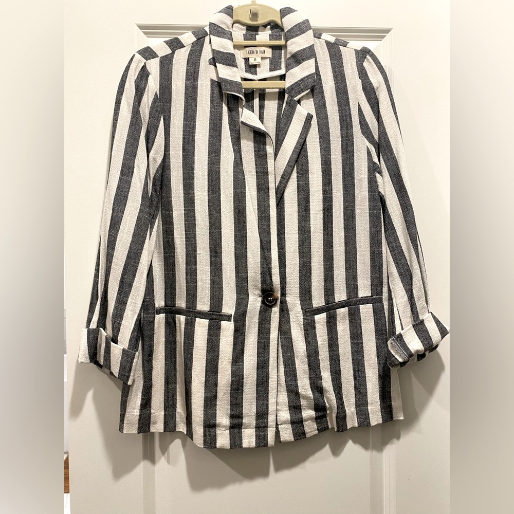 BRAND NEW NEVER WORN Women’s Boutique Striped Blazer